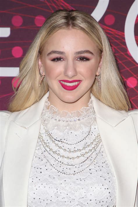 is chloe lukasiak straight